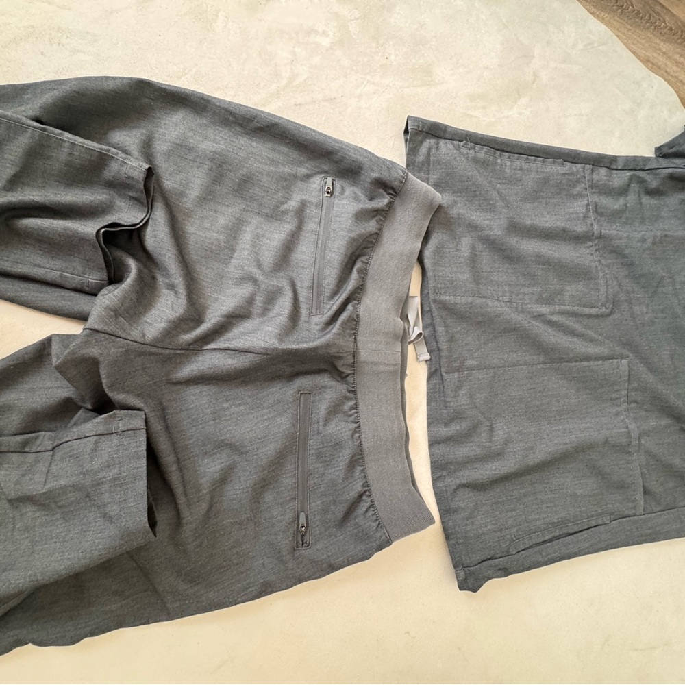 Figs Technical Collection Gray Top - Picture 6 of 10